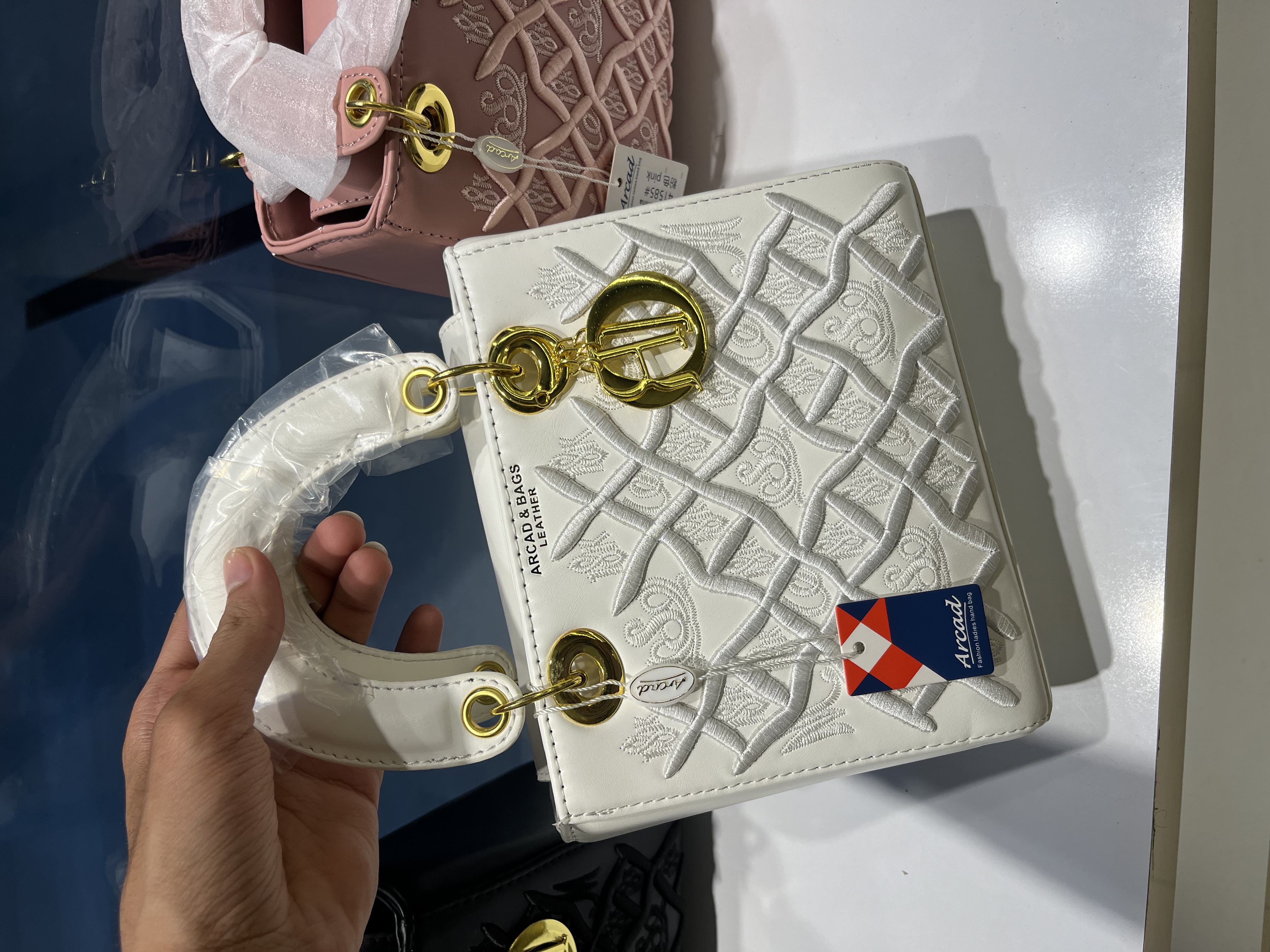 کیف مجلسی گلدوزی شده طرح دیور برند ارکاد (اصل)